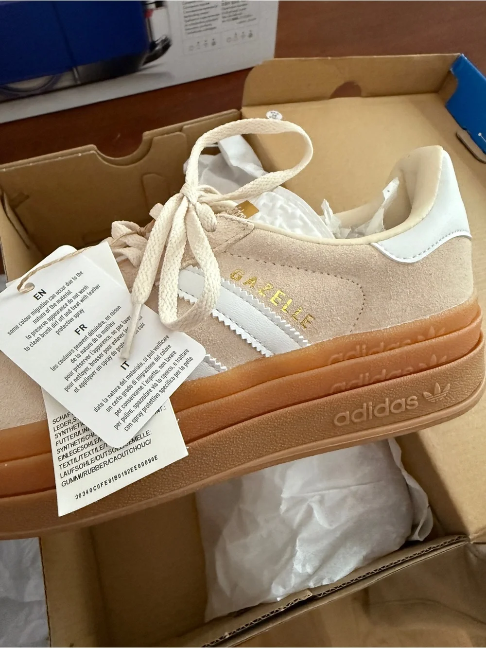 NIB Adidas Men’s Gazelle Platform Sneakers in Beige and White with Gum Sole Sz 7